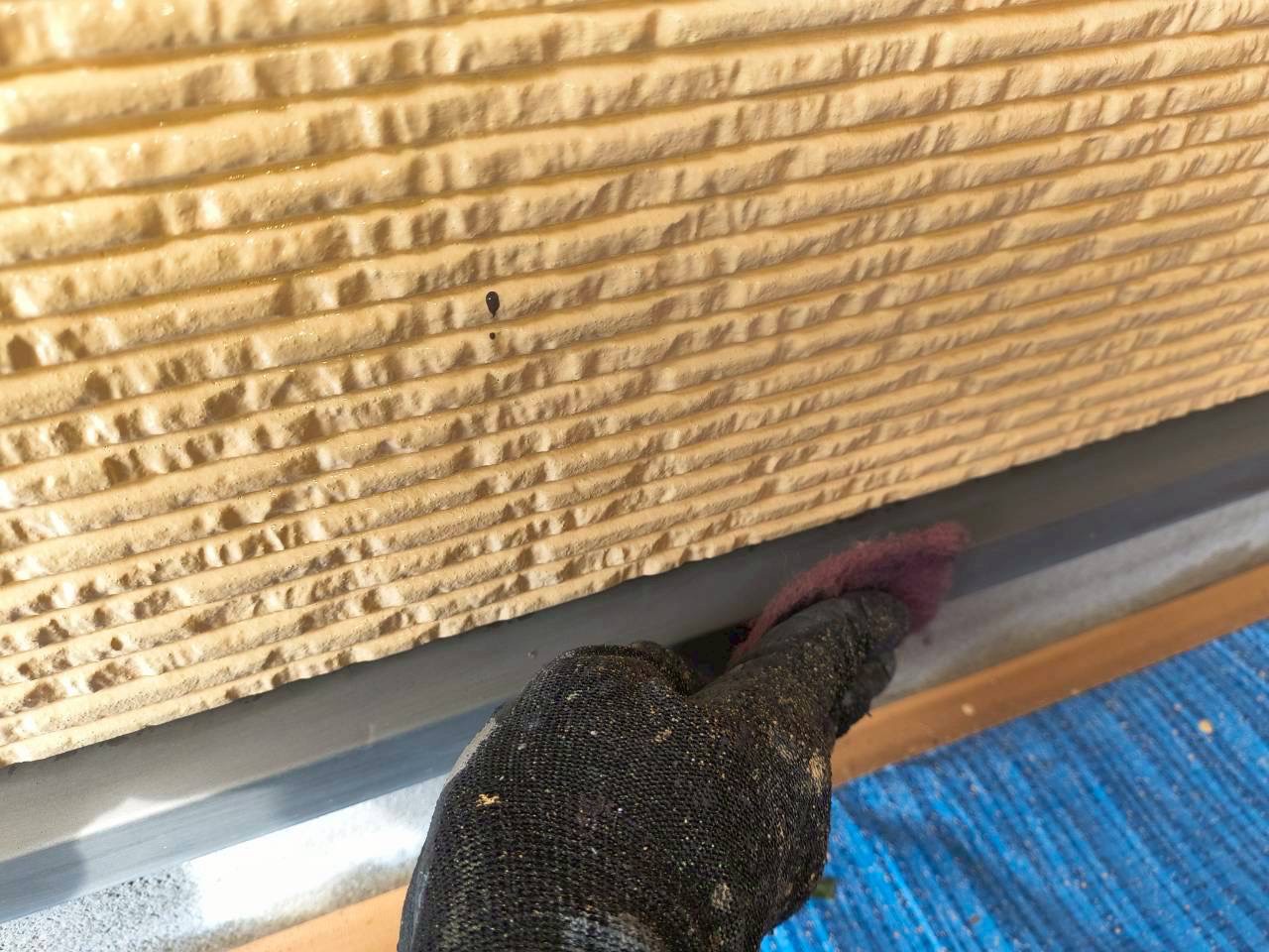 土台水切りをケレン中